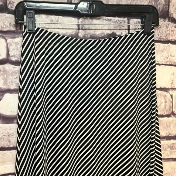 White House Black Market Black & White Asymmetrical Striped Skirt Size XS - Picture 2 of 8